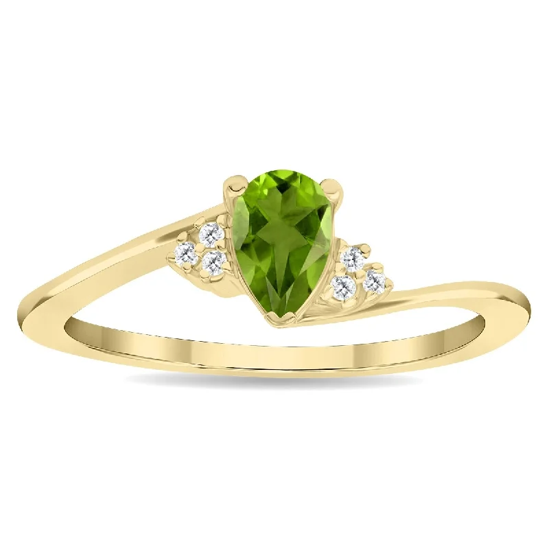 Women's Pear Shaped Peridot and Diamond Tierra Ring in 10K Yellow Gold