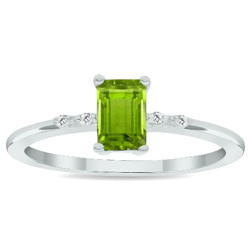 Women's Peridot and Diamond Sparkle Ring in 10K White Gold