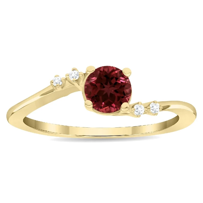 Women's Round Shaped Garnet and Diamond Tierra Ring in 10K Yellow Gold