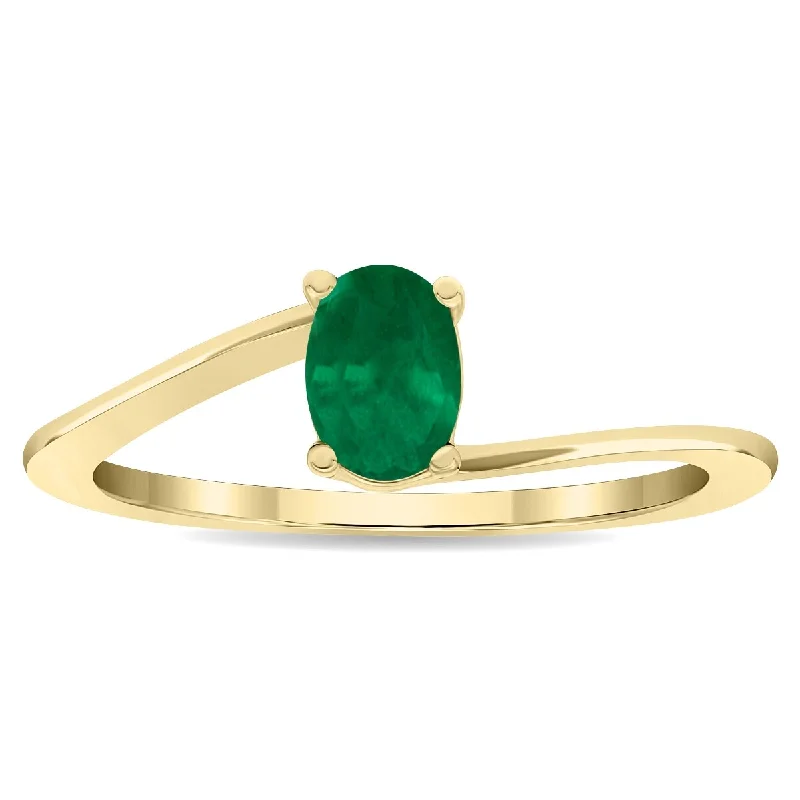 Women's Solitaire Oval Shaped Emerald Wave Ring in 10K Yellow Gold