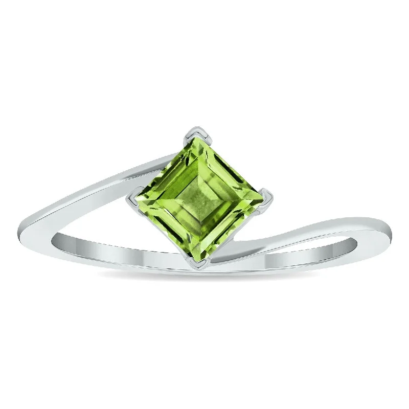 Women's Solitaire Peridot Wave Ring in 10K White Gold